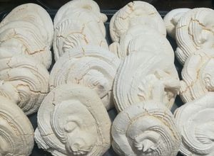 Una foto de Merengue, suspiro o meringue para merengón