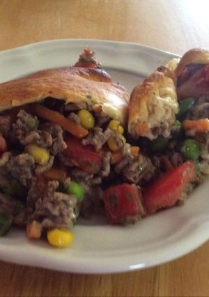 A picture of Shepard's Pie in a Crescent Roll.