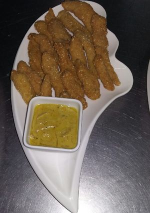 Una foto de Goujennettes con salsa berrau blanca