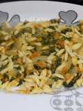 Espinacas con fideos cortos y calabaza al horno