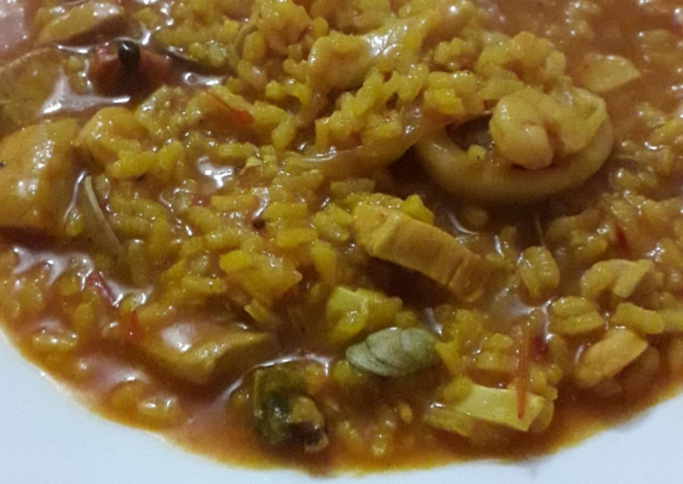 Arroz con pollo y marisco