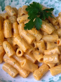 Una foto de Pasta con tomate y nata