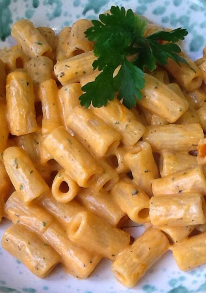 Una foto de Pasta con tomate y nata