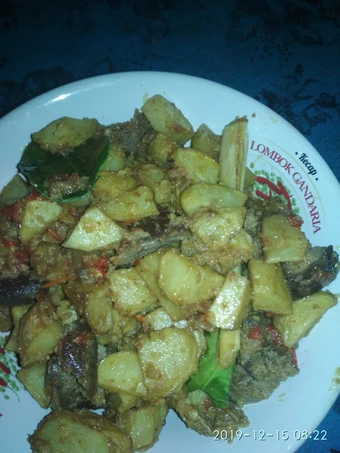 Cara Mudah Membikin Resep Sambel goreng kentang ati yang Bisa Manjain Lidah Anti Ribet, Uenak Banget