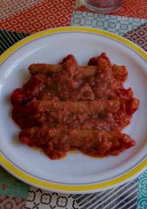 Una foto de 🌭Salchichas frescas con tomate