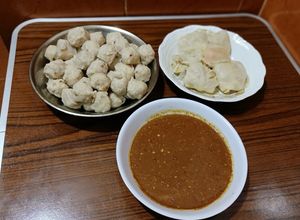 Foto resep Pentol & siomay ayam beserta bumbu kacangnya