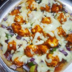 A picture of Cheesy paneer pizza.
