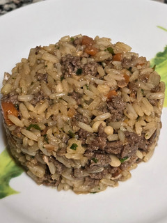 Una foto de Arroz salteado con ternera y frutos secos