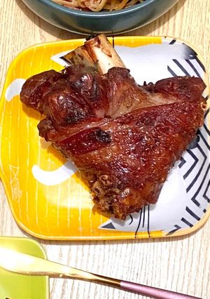 氣炸黑啤德國鹹豬手 的食譜成品照片