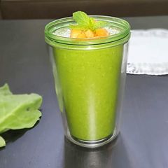 A picture of Spinach papaya smoothie.
