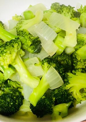 花椰菜炒洋蔥 的食譜成品照片