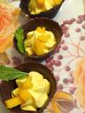 મેંગો ક્રીમ ચીઝ મુસ ચોકલેટ કપ (Mango Cream Cheese Mousse Chocolate Cup Recipe In Gujarati)