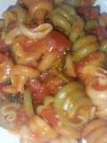 Trottole vegetales con salsa de tomate y albahaca