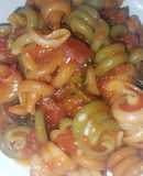 Trottole vegetales con salsa de tomate y albahaca
