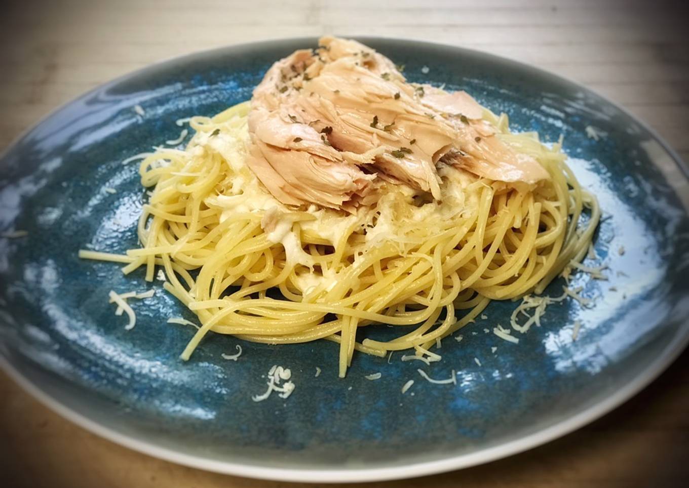 Spaghetti al limón con bonito del norte