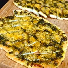 A picture of Cheesy-pesto breadstick.