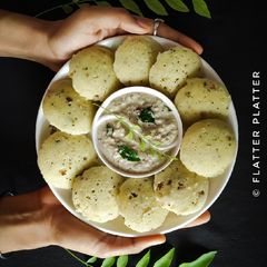 A picture of Rava Idli.