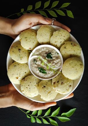 A picture of Rava Idli.
