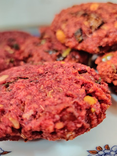 பீட்ரூட் மசாலா வடை (Beetroot masala vadai recipe in tamil) செய்முறை முக்கிய புகைப்படம்