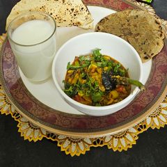 A picture of Famous kathiyawadi curry Ringan olo by Shobha Rathod.