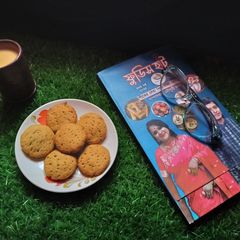 A picture of Salted cookies with milk tea.