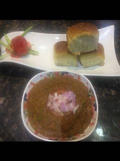 पाव भाजी (Pav Bhaji recipe in hindi) रेसिपी मुख्य फोटो