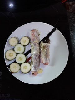 Una foto de Canelones de jamón rellenos de berenjena a la plancha con queso