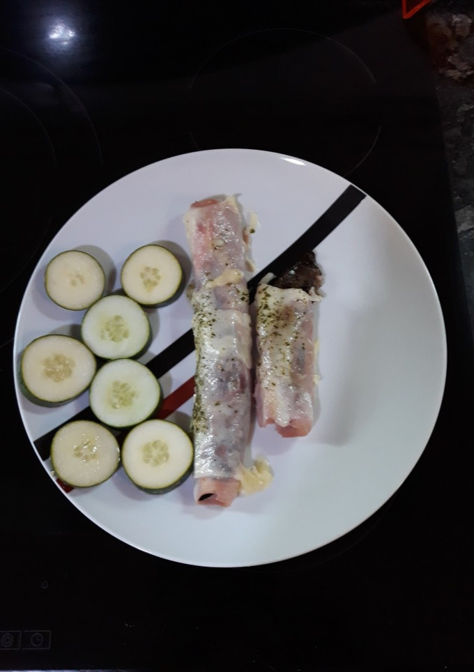 Una foto de Canelones de jamón rellenos de berenjena a la plancha con queso