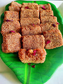 ओट्स हेल्दी बर्फी (Oats healthy barfi recipe in Hindi) रेसिपी मुख्य फोटो