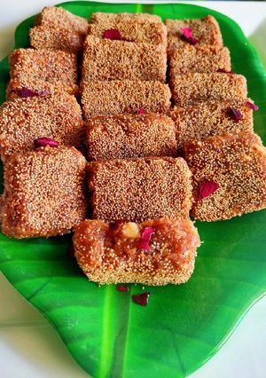 ओट्स हेल्दी बर्फी (Oats healthy barfi recipe in Hindi) रेसिपी मुख्य फोटो