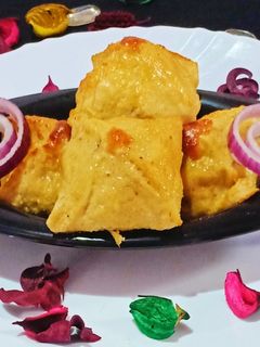 ডিপ ফ্রাইড পটেটো চিজ ব্রেড পকেট (Deep fried potato cheese bread pocket recipe in Bengali) রেসিপির প্রধান ছবি