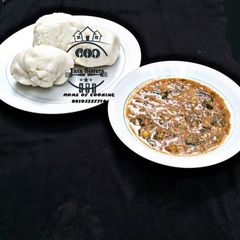 A picture of Tuwon shinkafa and miyar taushe.