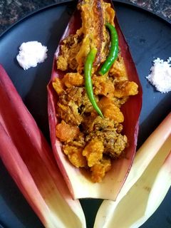 ডালের বড়া দিয়ে মোচা ঘন্ট(Daler bora diye mocha ghonto recipe in Bengali) রেসিপির প্রধান ছবি