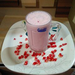 A picture of Pomegranate milk shake.