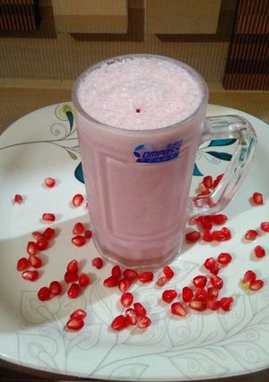 A picture of Pomegranate milk shake.