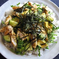 A picture of Wasabi Chicken & Avocado Chirashi-zushi.