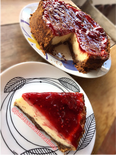 Una foto de Cheesecake improvisado 🍰🍓 - al horno