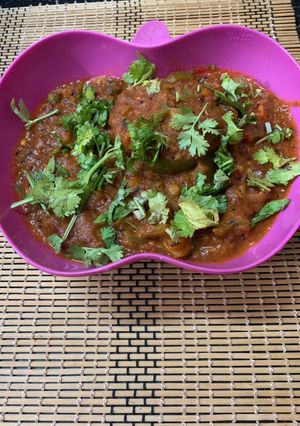 A picture of Stir fried veggies stuffed in capsicum gravy.