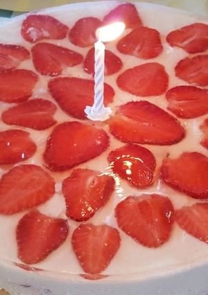 Epres joghurt torta - sütés nélkül recept fotója