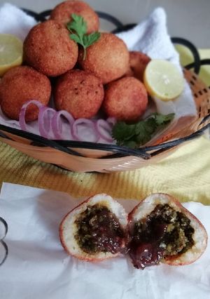 A picture of Tamarind lava samolina and peas patice.