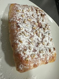 Una foto de Hojaldre de manzana y nueces