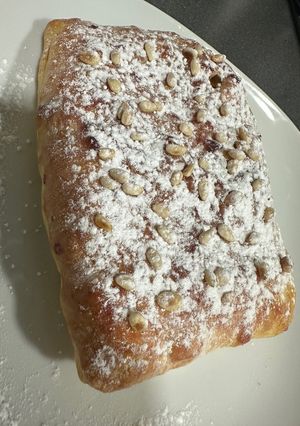 Una foto de Hojaldre de manzana y nueces