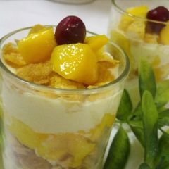 A picture of Mango yogurt parfait.