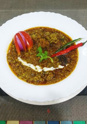 A picture of Green peas nimona with badi.