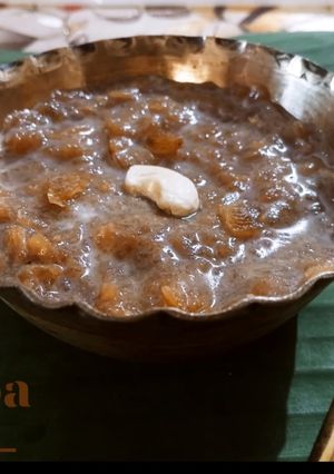 A picture of Ada Pradhaman/ flatten rice/ poha pudding / kheer.