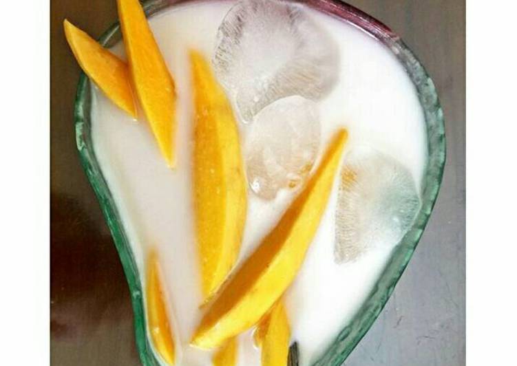 Manggo coconut milk iced