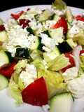 Hortalizas con queso griego y uvas pasas Moscatel