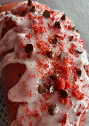 Una foto de Budín Red Velvet con chips de chocolate