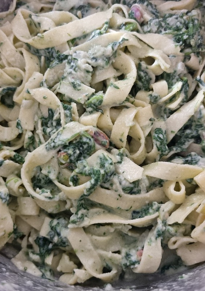 Una foto de Crema de espinacas y queso 🧀 para pasta