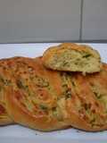 Pan con ajo, perejil y queso